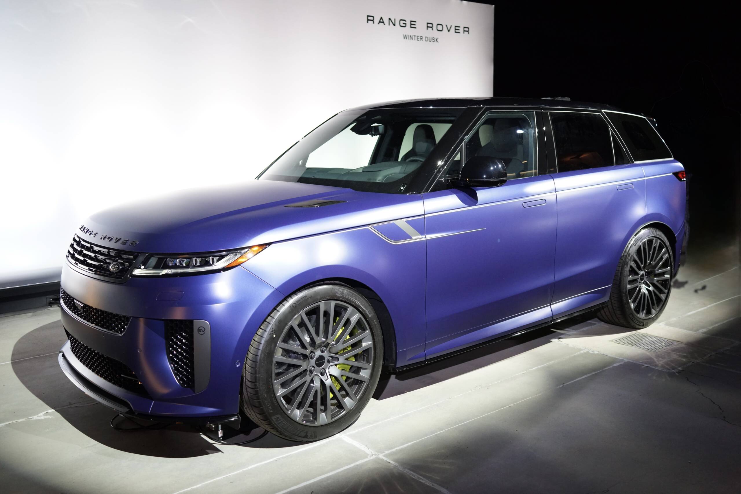 Range Rover Sport SV Winter Dusk